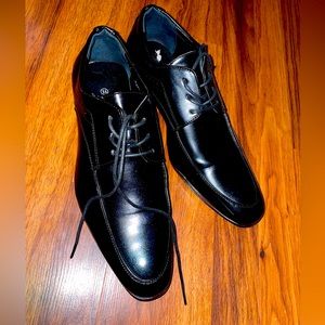 Men’s solid dress shoes black leather heel tux shoes size 11 men’s